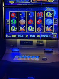 Tampilan live dealer server togel sedang memutar roda roulette dengan grafis berkualitas tinggi dan statistik permainan di layar